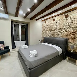 https://tommys-rooms.palermohotels.org